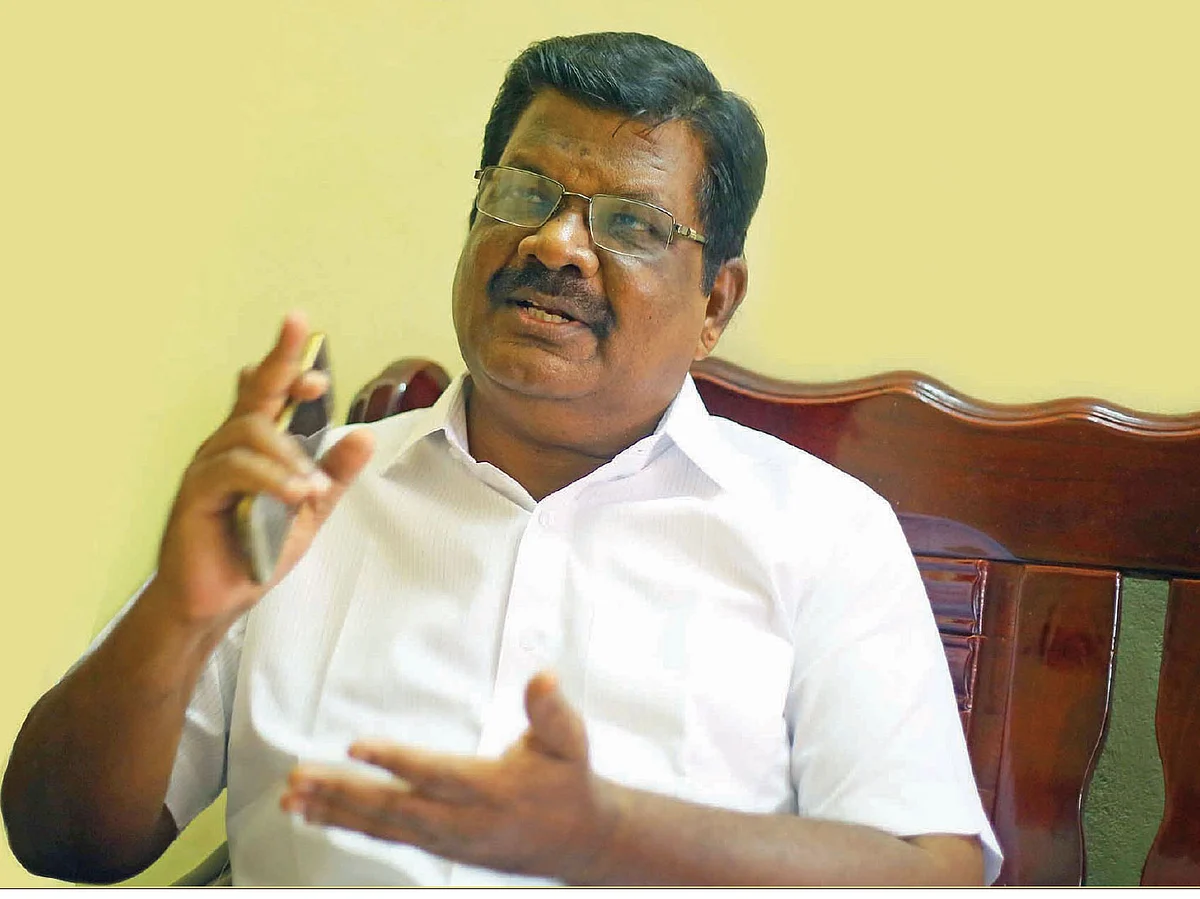 “சீமான், விளம்பர விரும்பி...
கைத்தட்டலுக்காகப் பேசுகிறார்!”