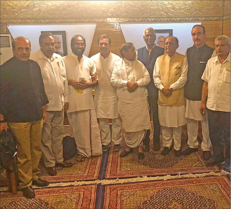 காஷ்மீர் பயணித்த ராகுல் குழுவினர்