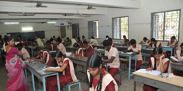 மாணவர்கள்