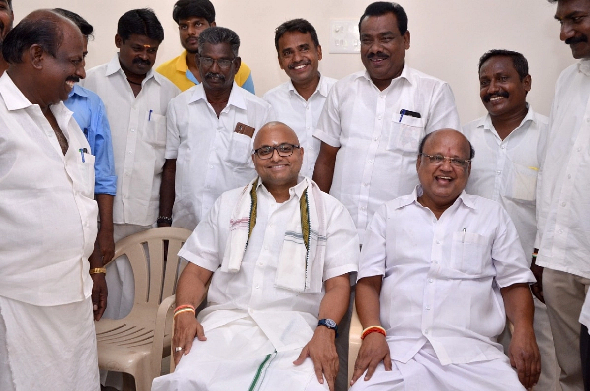 சிவகங்கை நிர்வாகிகளுடன், கார்த்தி சிதம்பரம்