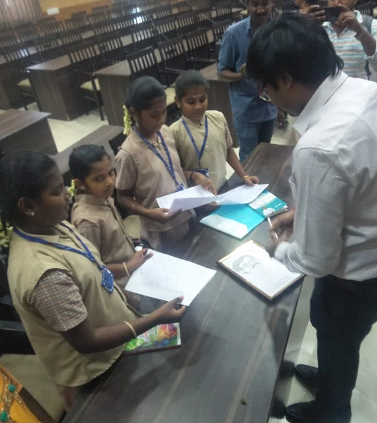 Students meet Vijayakarthikeyan IAS