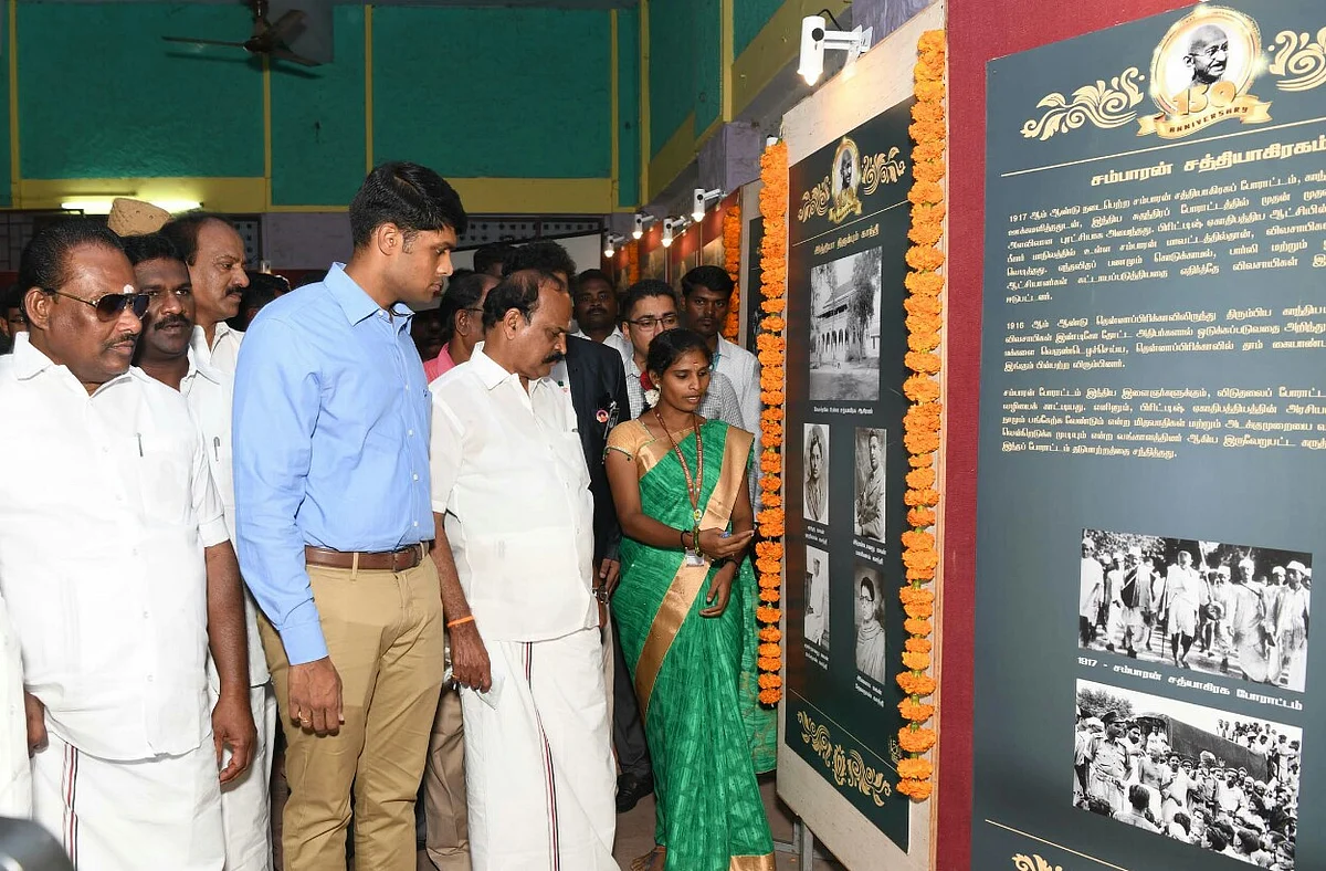 நிகழ்ச்சியில் அமைச்சர் கடம்பூர் ராஜூ