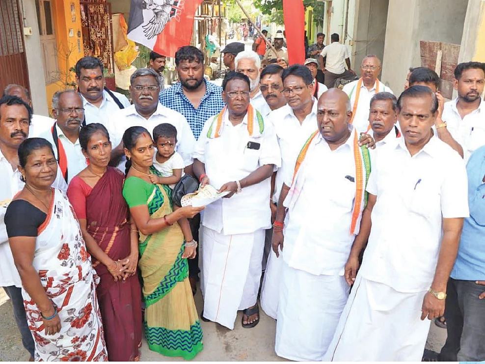 மிக்ஸி... கிரைண்டர்... ஃப்ரிட்ஜ்... மஞ்சள் நிற டோக்கன்!