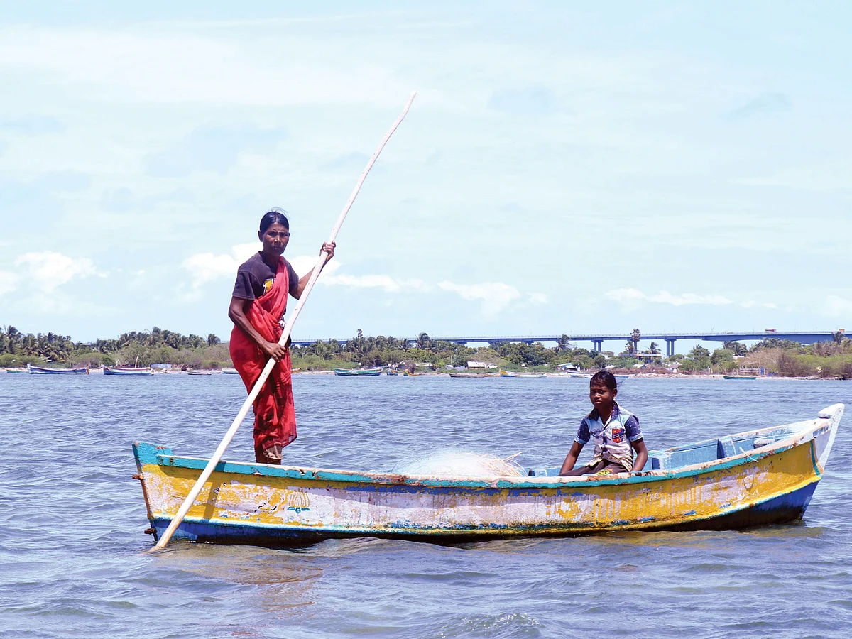 வாழ்க்கைக் கரையேற வங்கக் கடலில் ஒரு மனுஷி - நம்புசெல்வம்
