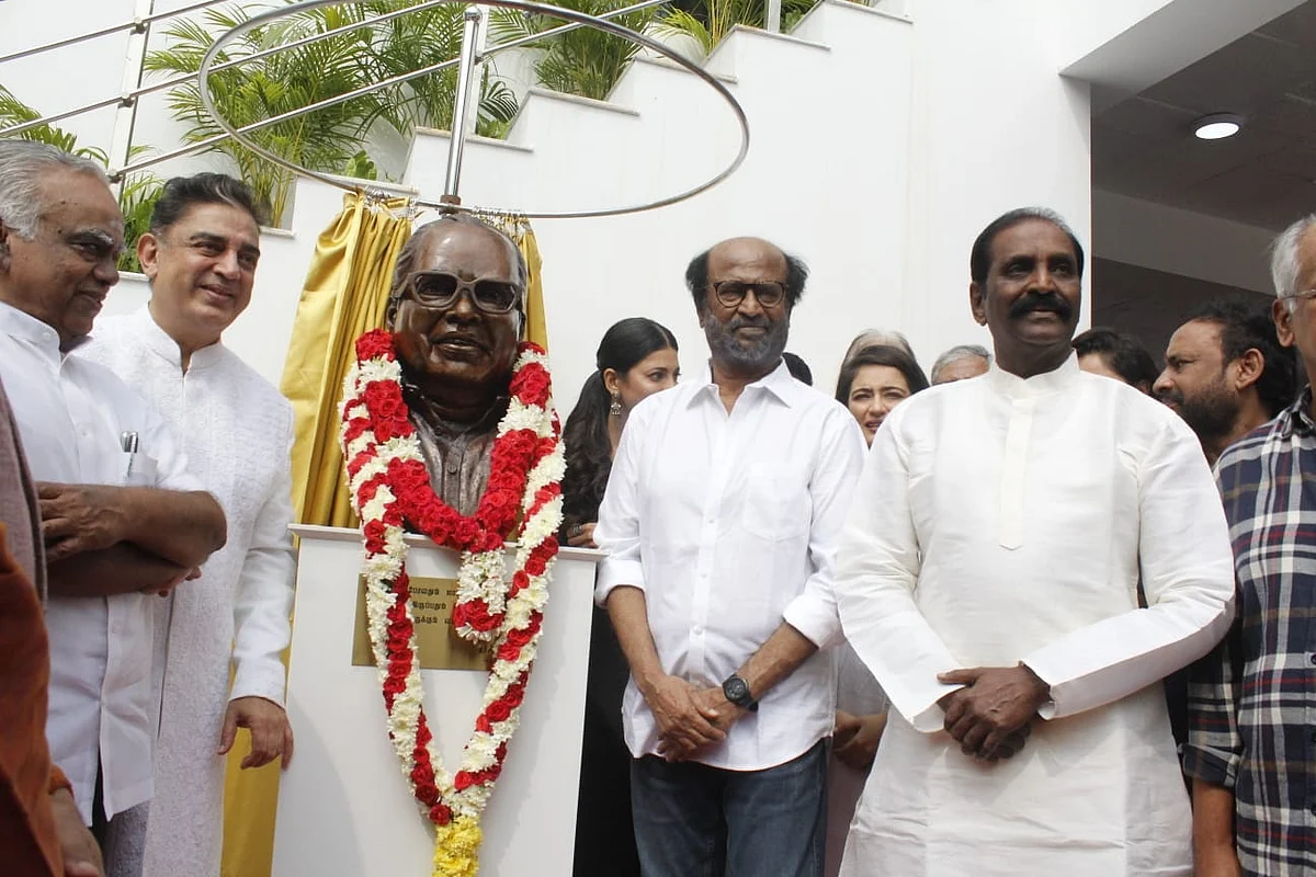 `வள்ளுவரும் மாட்ட மாட்டார்.. நானும் மாட்ட மாட்டேன்!’ - போயஸ் கார்டனில் தகித்த ரஜினி