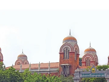 தொடர் சர்ச்சைகளில் சென்னைப் பல்கலைக்கழகம்... பதிவாளர் விளக்கம் என்ன?