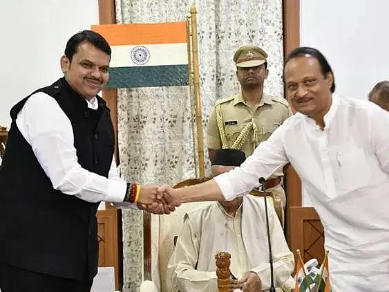 `குடும்ப அரசியல்; ஃபிளாஷ் பேக்!' - பா.ஜ.க வலையில் வீழ்ந்தாரா அஜித் `தாதா' பவார்?
