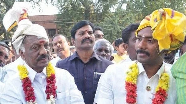 பன்னீரும் ரவீந்திரநாத்குமாரும்