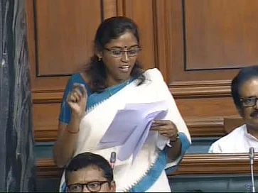 `சுஜித்தை மீட்க முடியாத குற்ற உணர்ச்சியில் தவிக்கிறேன்!' - நாடாளுமன்றத்தில் கலங்கிய ஜோதிமணி