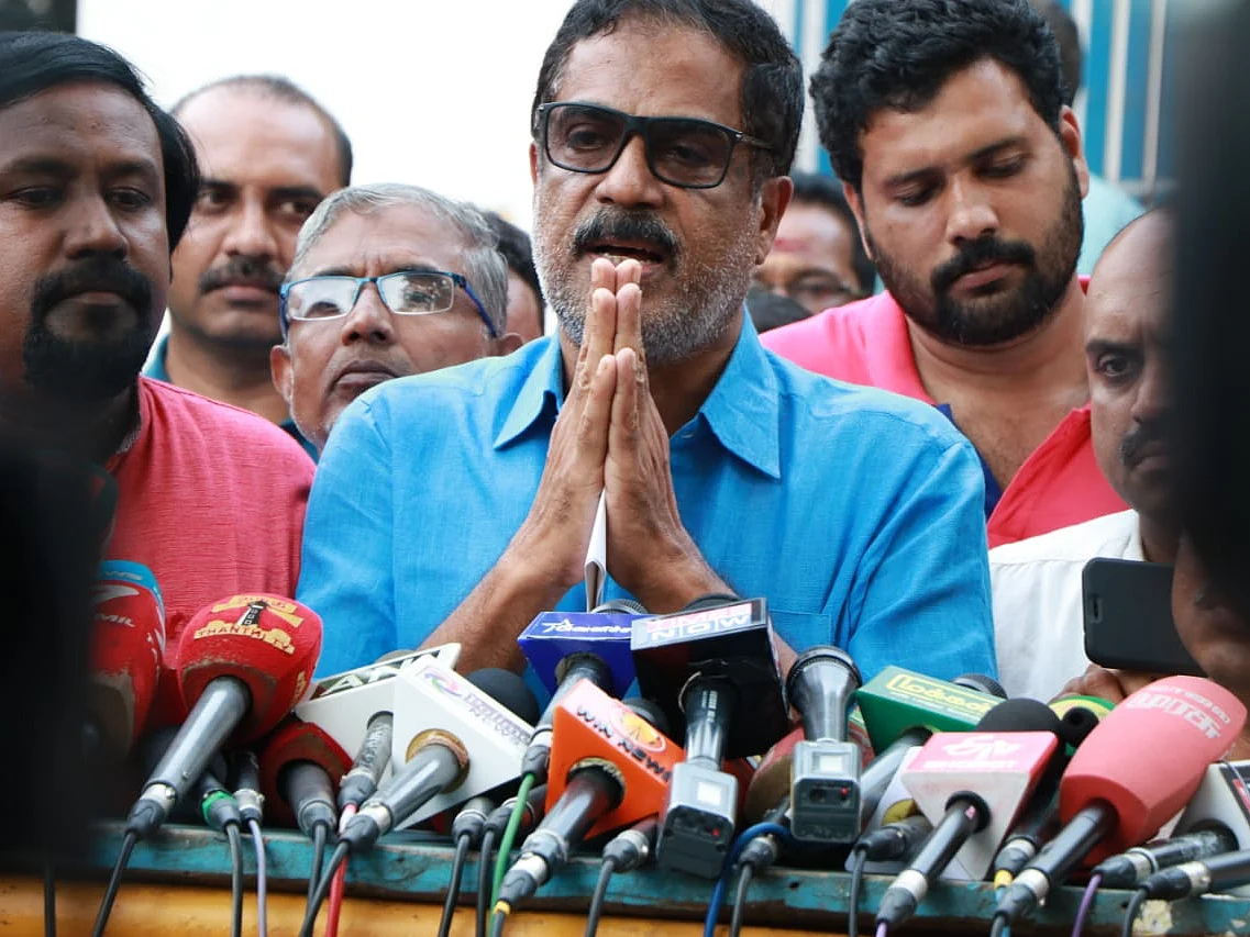 `கயிறு எங்கிருந்து கிடைத்தது?' - கேரள மாணவி ஃபாத்திமா தற்கொலையில் தந்தை சந்தேகம்!