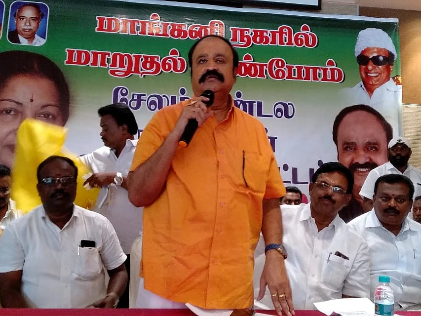 தினகரன் அழிவுக்கு காரணம்.. அ.ம.மு.கவின் `ஸ்லீப்பர் செல்' தான்!- முன்னாள் அமைச்சரை விளாசிய புகழேந்தி