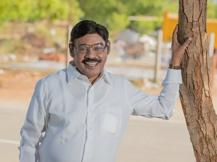 `கல்விக்கட்டணம் தேவையில்லை’; `கட்டாவிட்டால் தேர்வெழுத முடியாது!' என்னதான் நடக்கிறது எஸ்.ஆர்.எம்-ல்?
