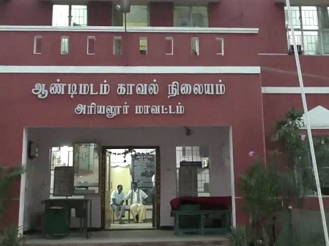 ஆண்டிமடக் காவல் நிலையத் தாக்குதல் யாரால், எதற்காக நடத்தப்பட்டது?