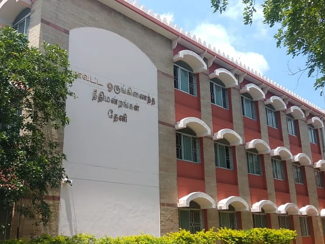 `ஹெல்மெட்... லத்தி... ஆக்கிரமிப்பு பிரச்னை! - போலீஸுக்கு எதிராகக் கொந்தளித்த தேனி வழக்கறிஞர்கள்