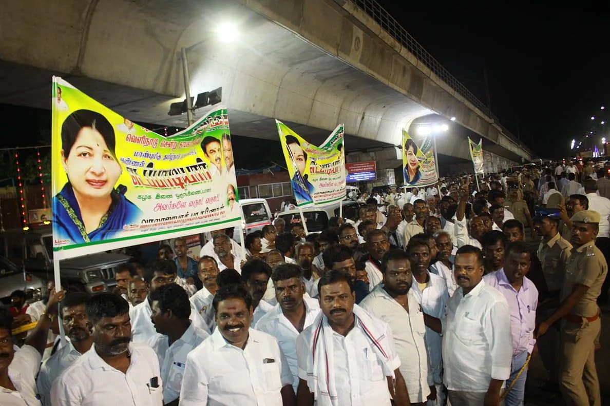 எடப்பாடிக்கு வரவேற்பு