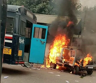டெல்லி நீதிமன்ற கலவரம்