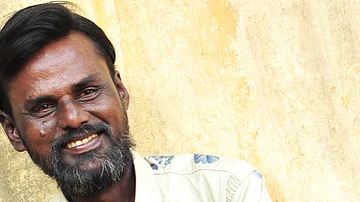 Ananda Vikatan - 20 November 2019 - "அன்புதான் வெற்றிடத்தை நிரப்புகிறது!” | Writer Francis Kiruba talks about his new book