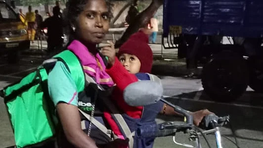 உபர் டெலிவரி பெண் வள்ளி