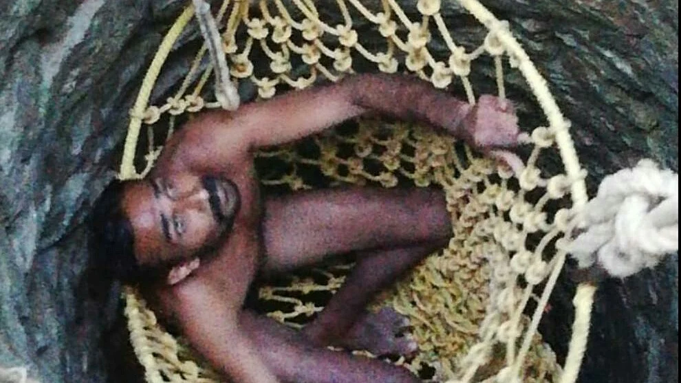 கிணற்றில் இருந்து மீட்கப்படும் ஸ்டீபன்