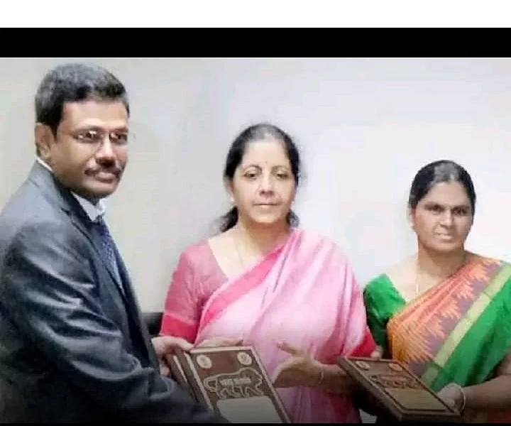 விருது வாங்கும் சிவசாமி