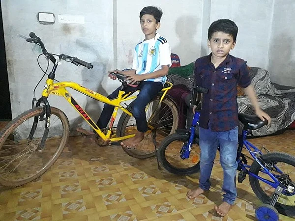 `அபினுக்கு சைக்கிள் கிடைத்துவிட்டது!' -10 வயது சிறுவனின் புகாருக்குத் தீர்வு கொடுத்த கேரள போலீஸ்