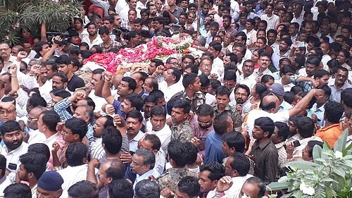 கொலை செய்யப்பட்ட தாசில்தாருக்கு அஞ்சலி.