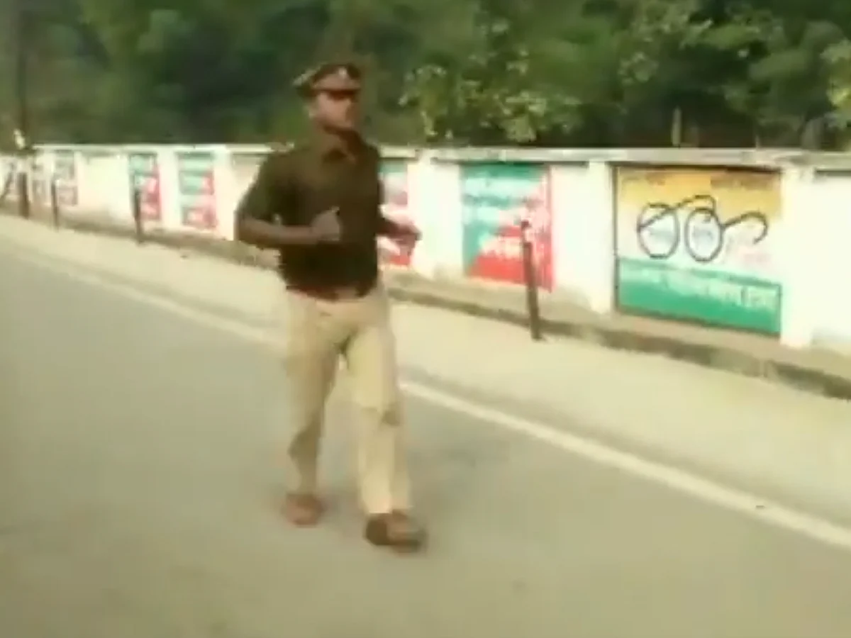 `சர்வாதிகார டிரான்ஸ்ஃபர்; 60 கி.மீ ஓட்டம்!'- இன்ஸ்பெக்டருக்கு நூதன எதிர்ப்பைக்காட்டிய எஸ்.ஐ