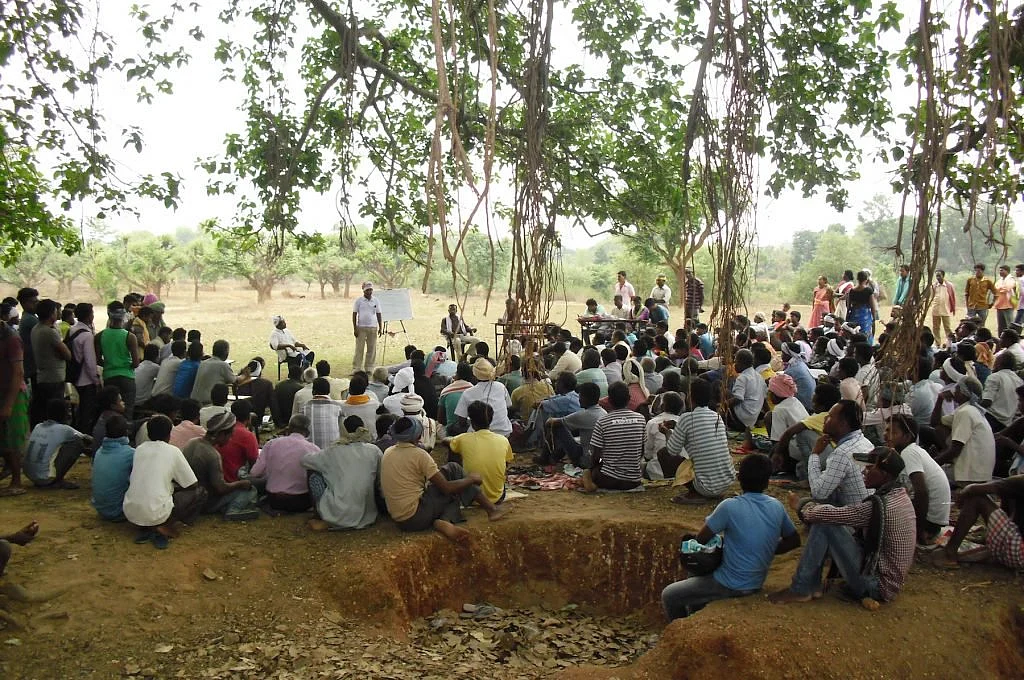 பழங்குடி மக்களின் சந்திப்பு