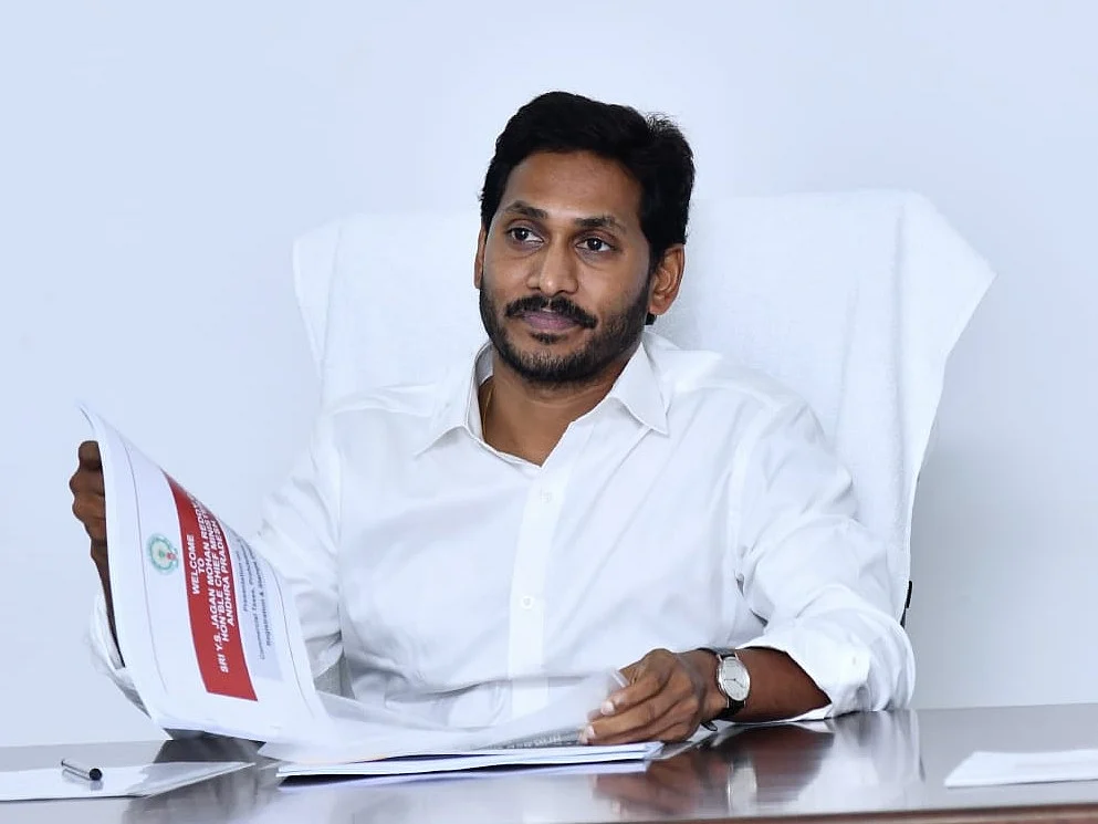 `வினாத்தாள் விவகாரத்தில் சிக்கியவர், கல்வி பற்றிப் பேசலாமா?' -ஜெகனை விளாசிய சந்திரபாபு நாயுடு மகன்