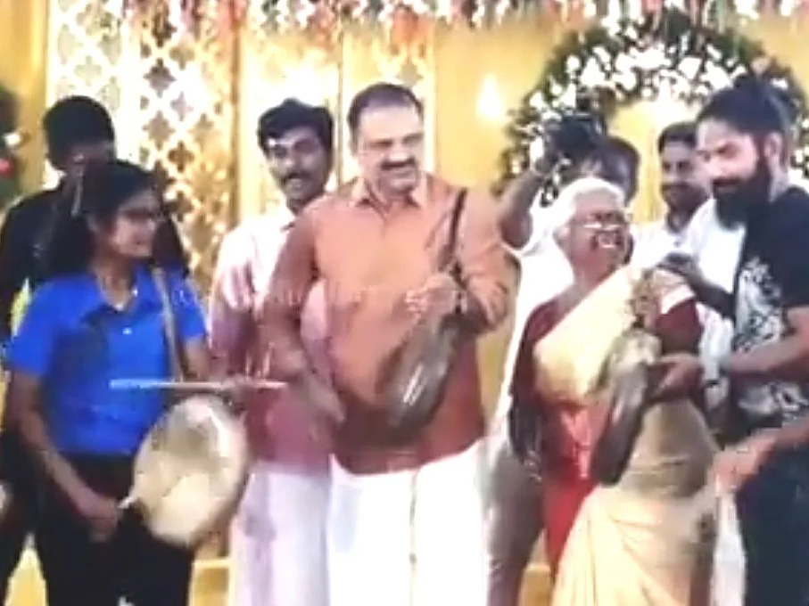 அக்காள் மகள் திருமணம்; பிரபலங்களுடன் செல்ஃபி! - `பறை’ இசைத்துக் கலக்கிய பேரறிவாளன்