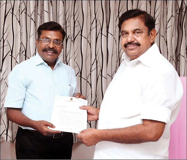 எடப்பாடி பழனிசாமியுடன் திருமாவளவன்