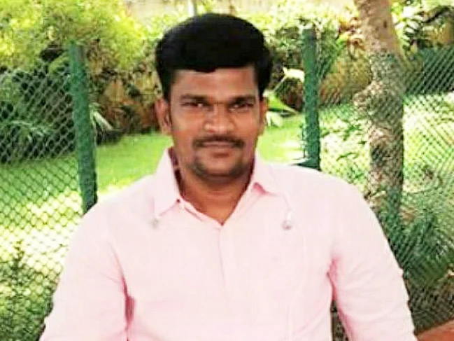 `நடராசனின் கோடிக்கணக்கான சொத்துகள் எங்கே?!'- தஞ்சை உதவியாளரை நெருக்கும் மன்னார்குடி உறவுகள்