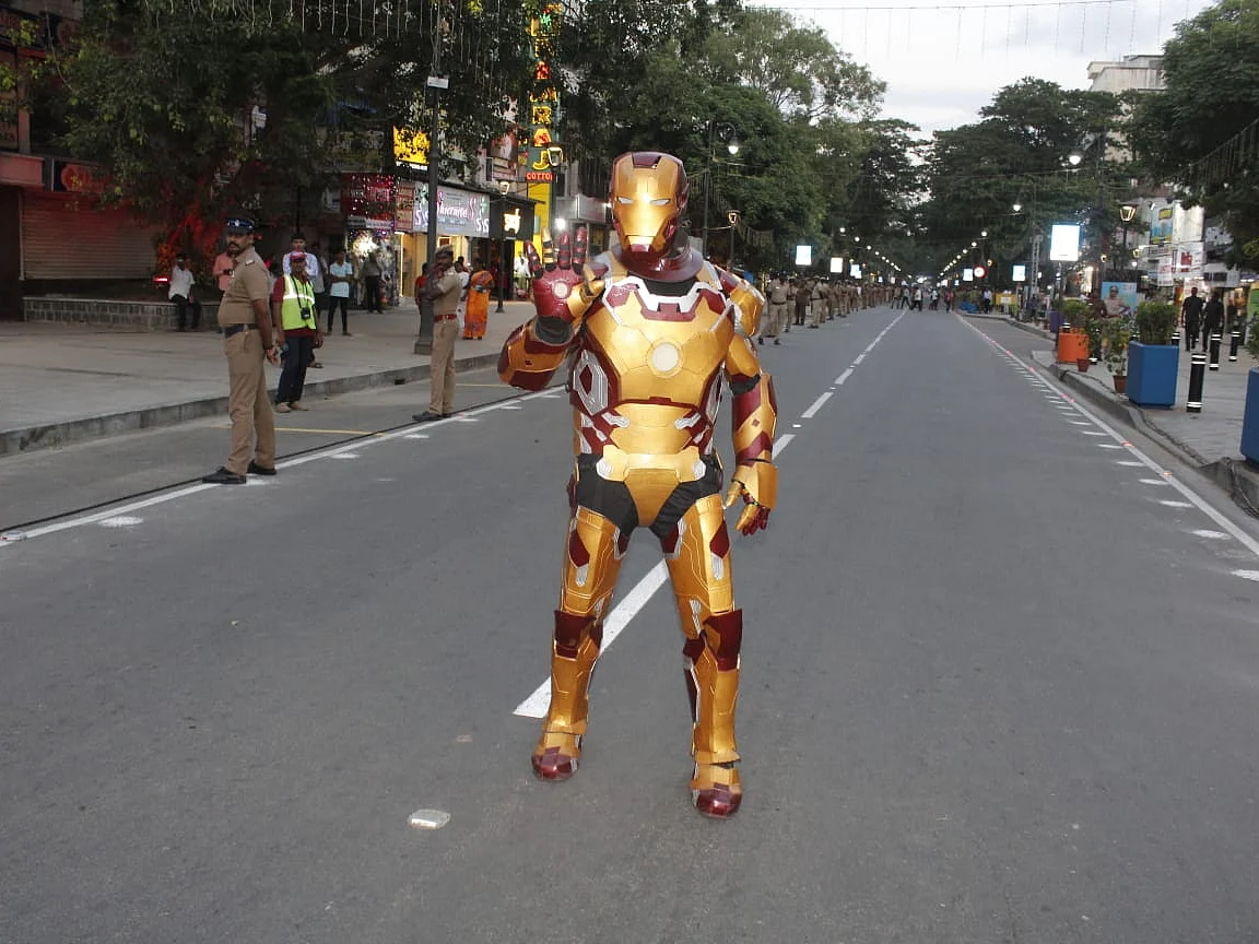 `வைஃபை முதல் பேட்டரி கார் வரை..!' - ஸ்மார்ட் சிட்டி திட்டத்தால் பளபளக்கும் பாண்டி பஜார்