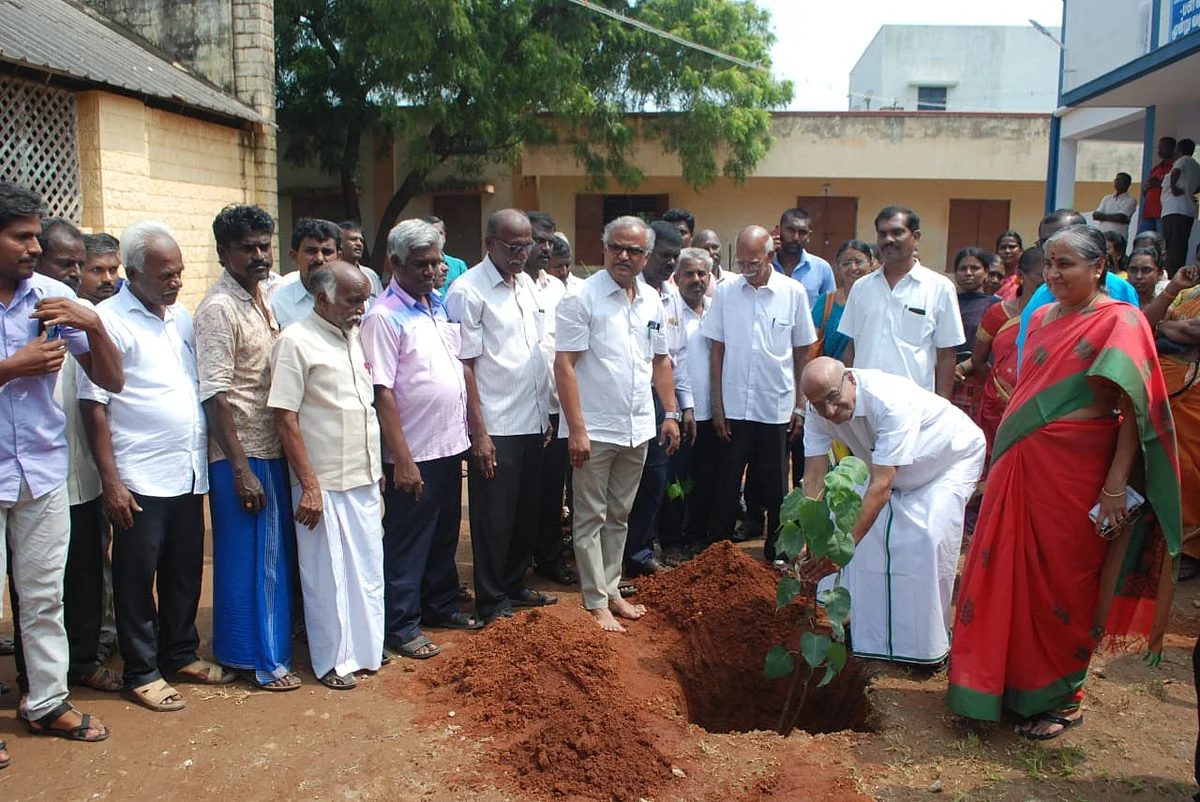 மரக்கன்று நடும் ரங்கராஜன்