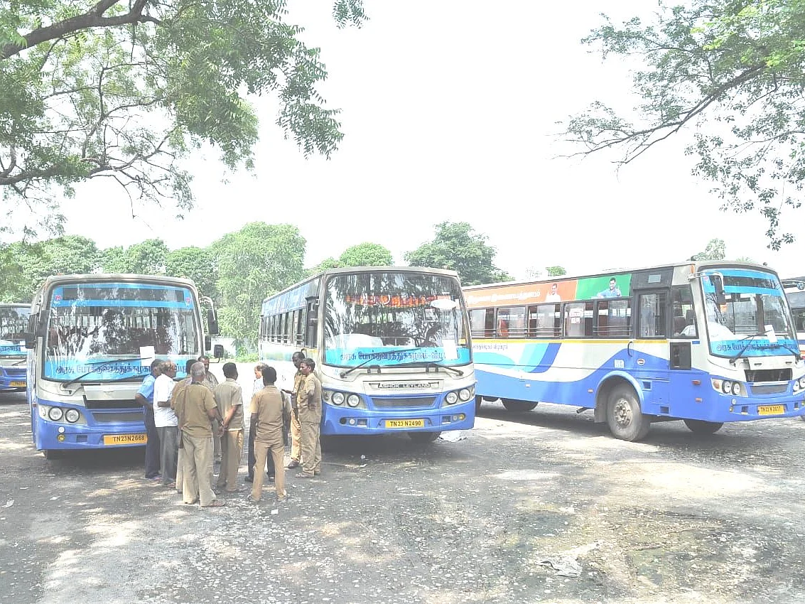 `26 ஆண்டுகள்; இழப்பீடு வழங்கவில்லை; 10 அரசுப் பேருந்துகள் ஜப்தி!’- அதிரடி காட்டிய வேலூர் நீதிமன்றம்