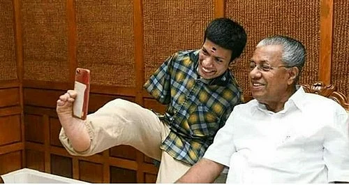 கேரளா முதல்வர் பினராயி விஜயனுடன் செல்ஃபி