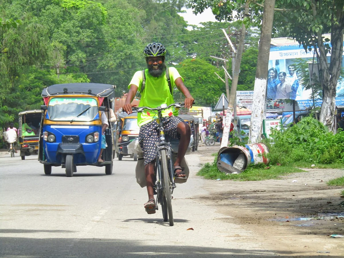 சைக்கிள் பயணத்தில் குமார்ஷா