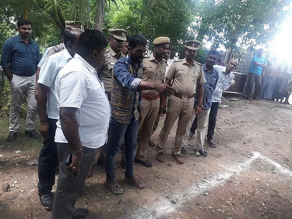 புதைக்கப்பட்ட இடத்தைக் காட்டிய சிவகுமார்