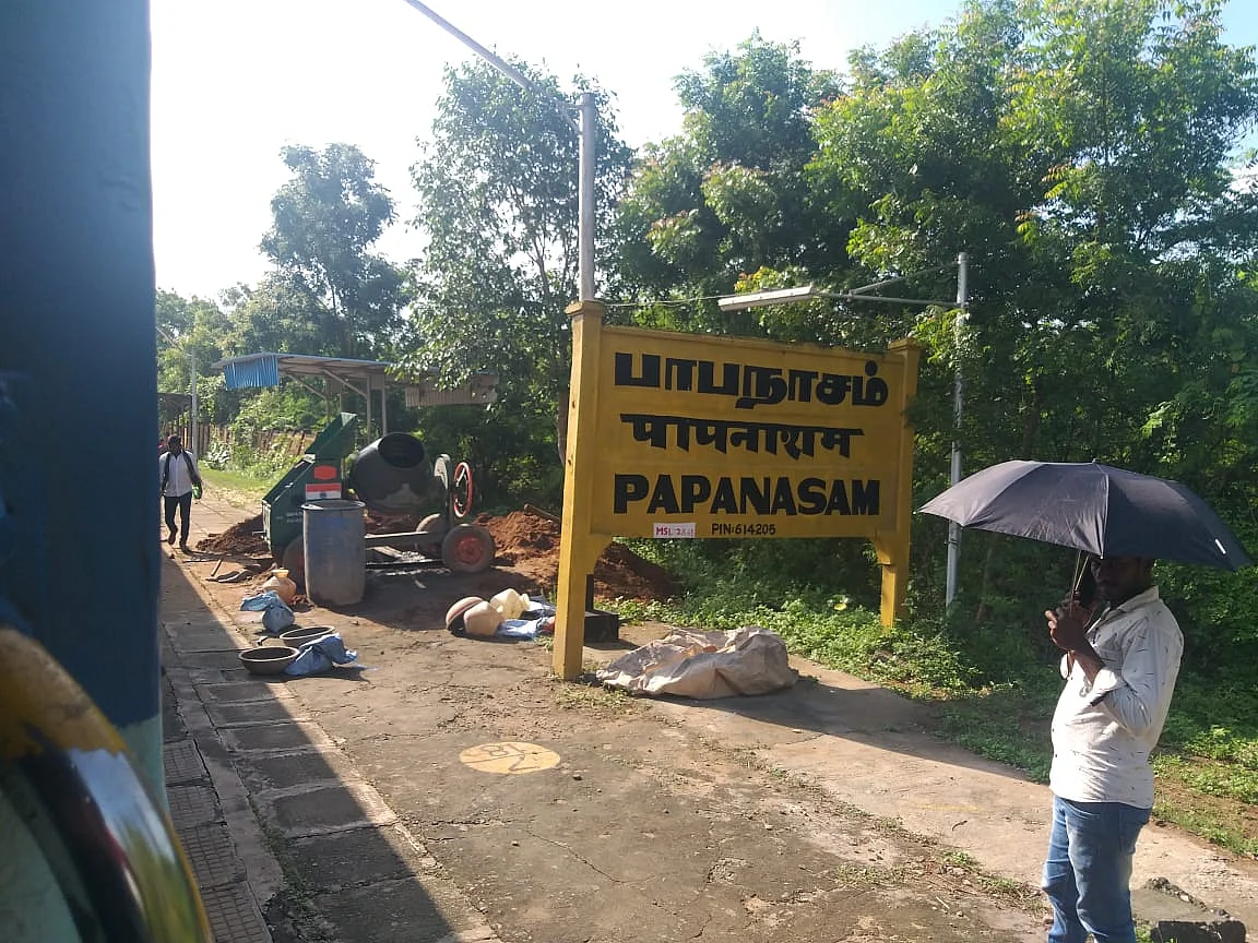 முகநூலில் தொடங்கிய யுத்தம்!- கைகலப்பு வரை சென்ற தஞ்சை பாபநாச அ.தி.மு.க - அ.ம.மு.க மோதல்