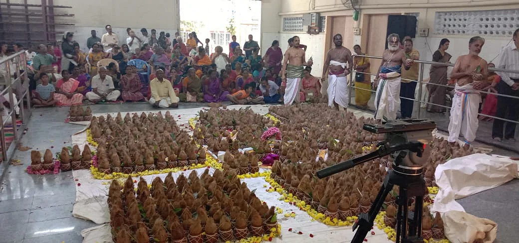 1008 கலச திருமஞ்சனம்