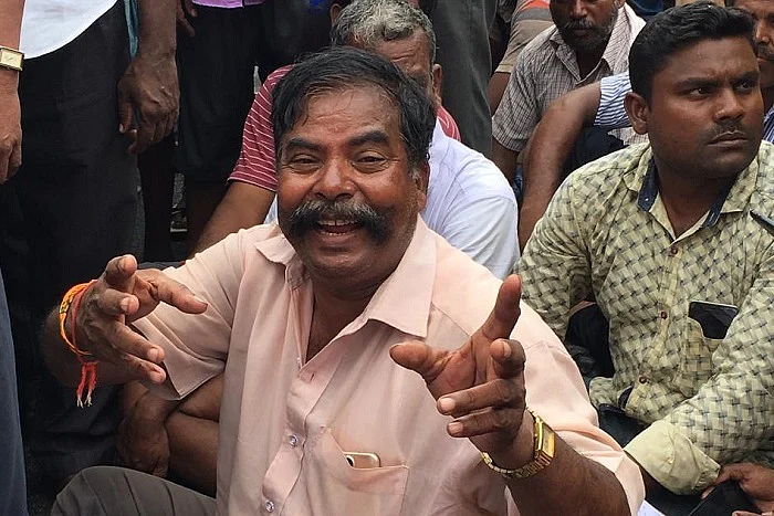 விபல்குமாரின் தந்தை பாலு
