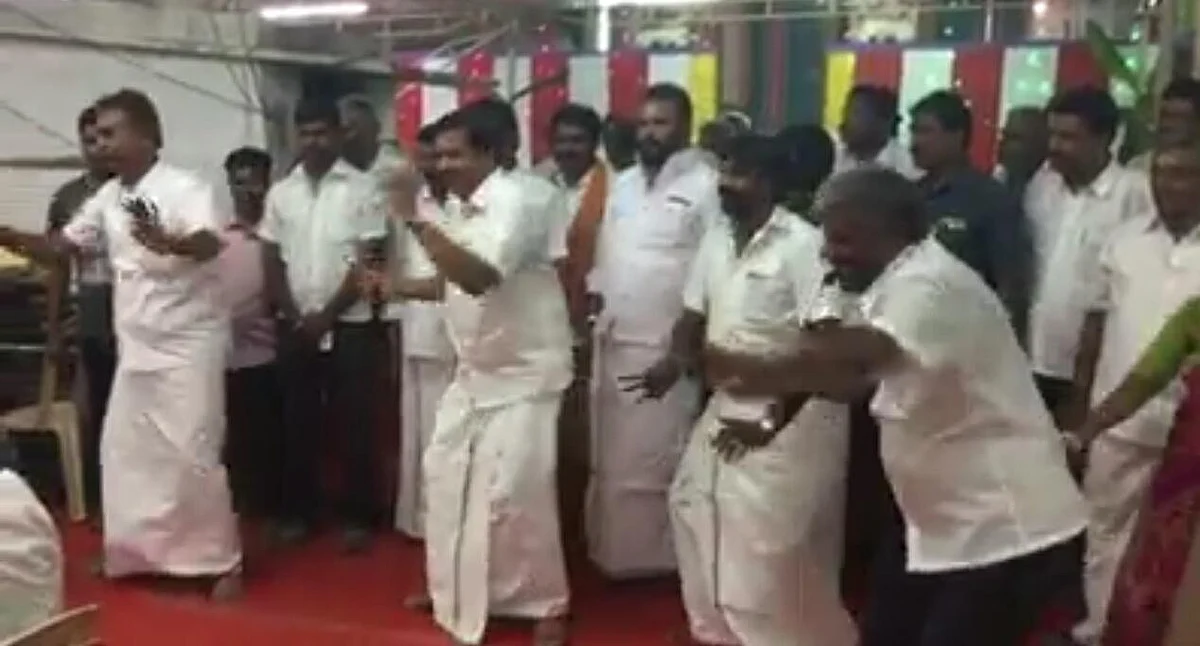 வேலுமணியின் ஒயிலாட்டம்...
