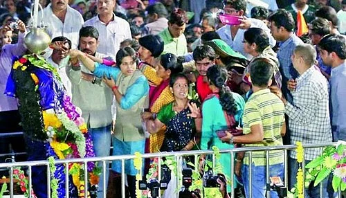 சனி பகவான் கோயிலில் திருப்தி