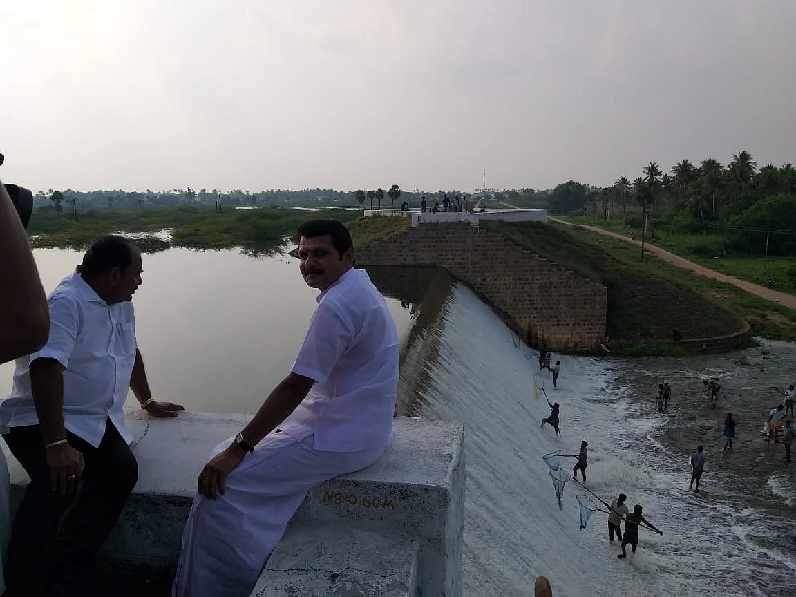அணையில் செந்தில் பாலாஜி