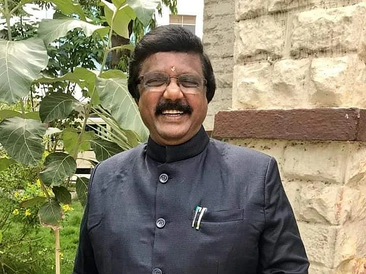 கோவை அரசு மருத்துவமனை `மக்களின் மருத்துவர்' ஓய்வு! - கண்ணீர்மல்க விடைகொடுத்த மக்கள்