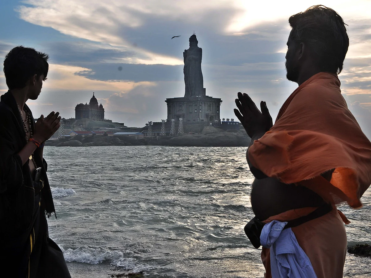 `முக்கடல்' செல்ஃபி, கடற்கரை சமையல்... குமரியில் களைகட்டும் சபரிமலை சீசன்! (படங்கள்)