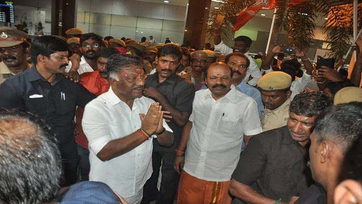 ஓ.பி.எஸ்.க்கு வரவேற்பு