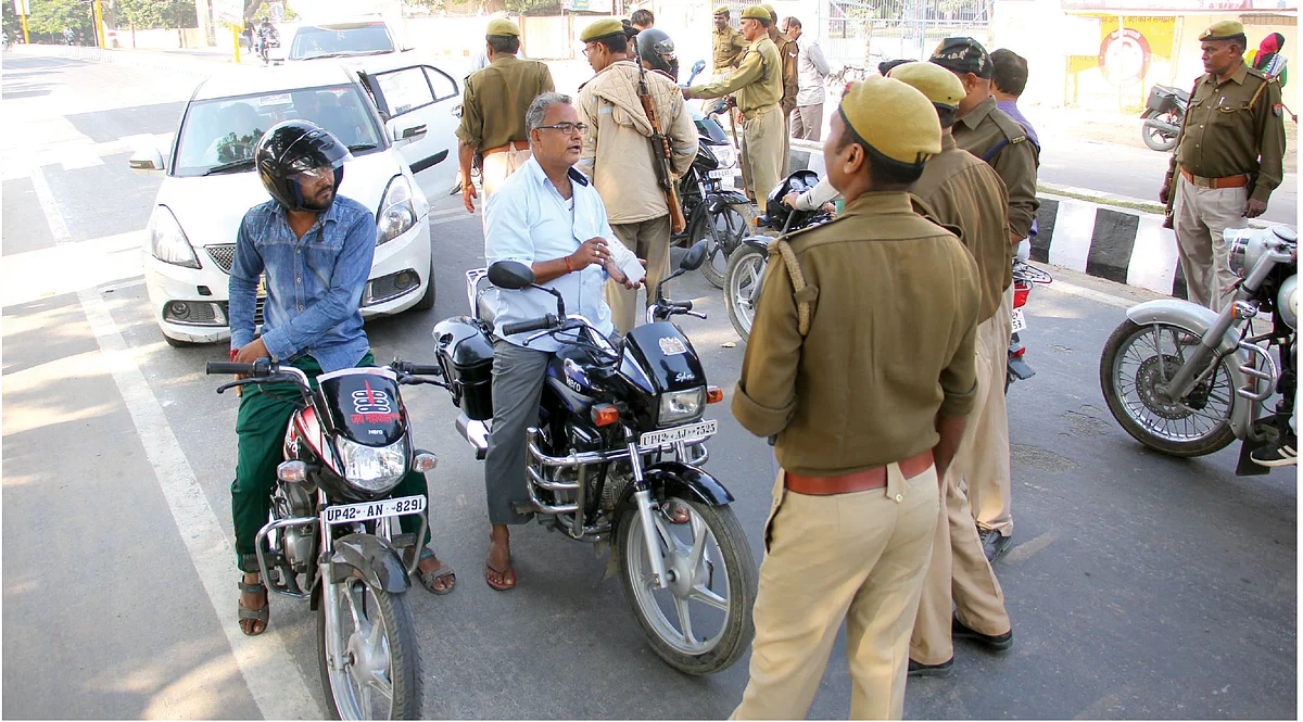 வாகன சோதனையில் போலீஸார்