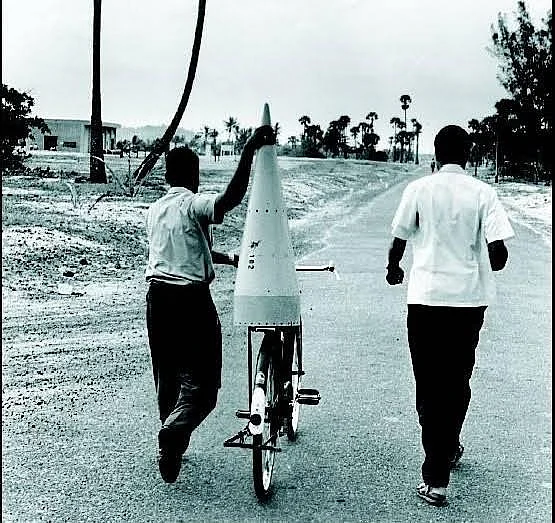 ராக்கெட் ஏவுதளம்.
