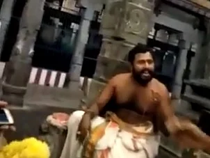 `மந்திரம்கூட சொல்லமாட்டீங்களா?'- தட்டிக்கேட்ட பெண்ணைத் தாக்கிய சிதம்பரம் தீட்சிதர்!